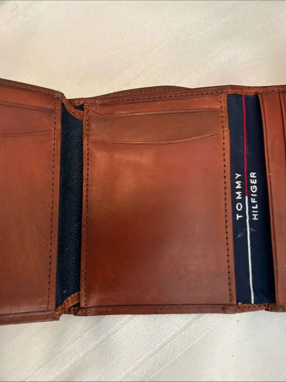 Tommy Hilfiger Chestnut Leather Fold Wallet 6 compartments